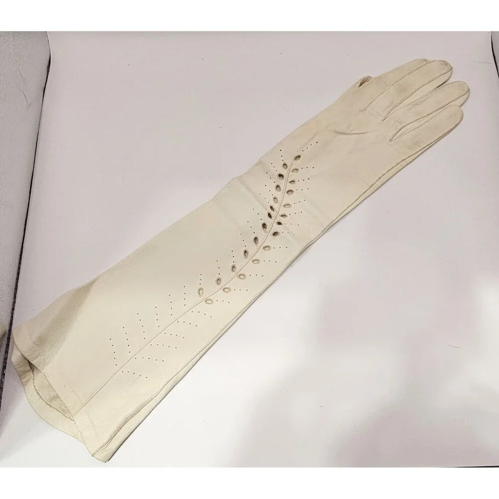 **VINTAGE DESIGNER LADIES CREAM LEATHER GLOVES SILK LINING SIZE Small
